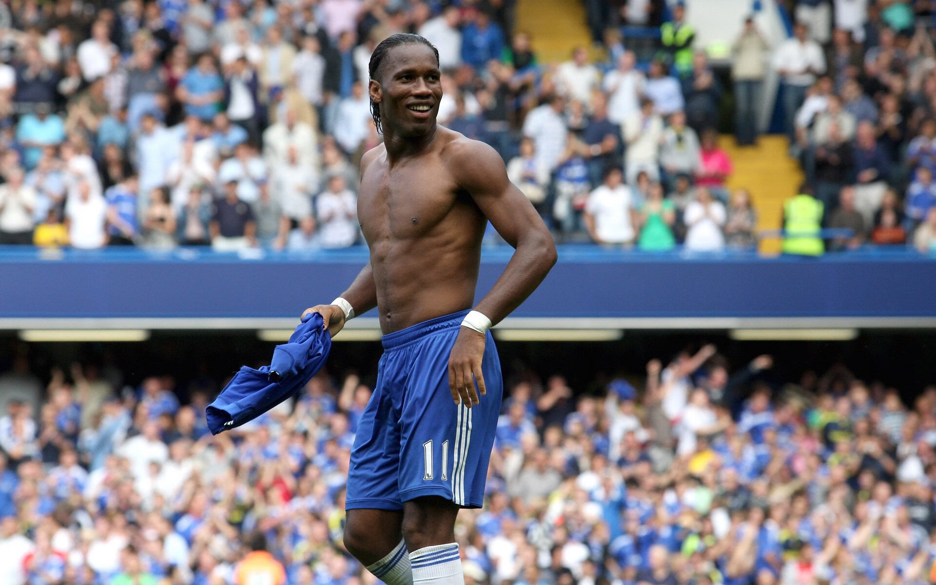 埃弗顿边中结合创造破门良机