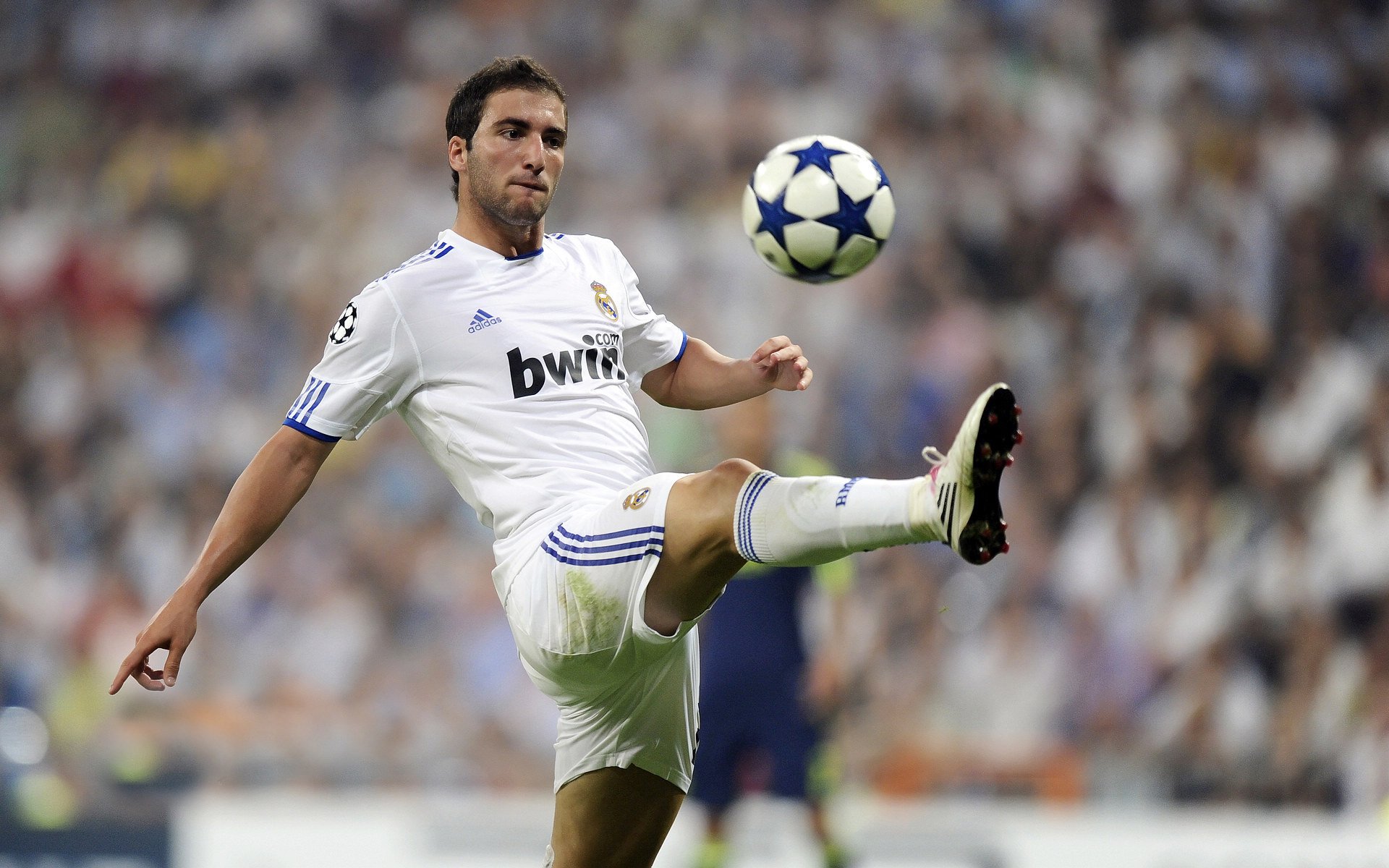 英超激烈角逐,豪门势均力敌