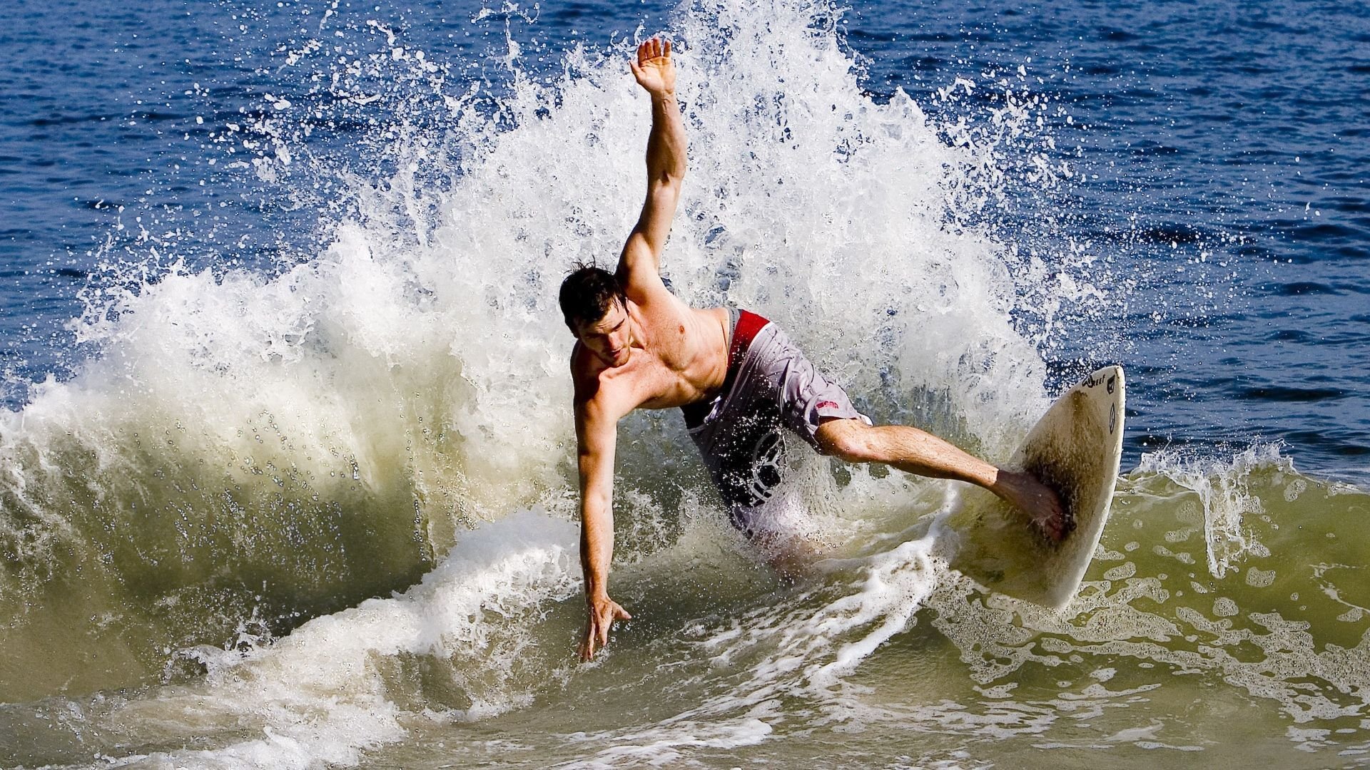 HBM 为先导，传统存储板块蓄势待发，hbm存储器